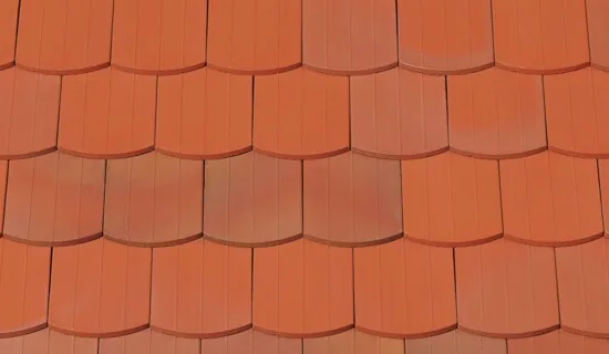 Creaton Kera-Biber Sächsische 15,5×38 — фрагмент покрівлі, колір вугільний випал, червоно-строкатий